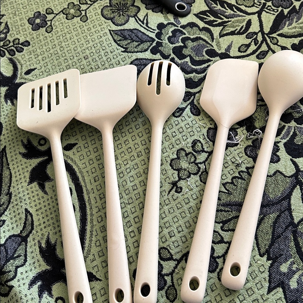 Beige Kitchen Utensil Set - Picture 3 of 3
